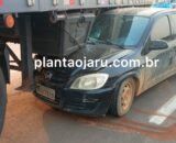 Jaru: Motorista de Celta fica ferido após colisão com carreta durante manobra de retorno na BR-364 próximo ao café Katuta