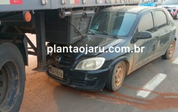 Jaru: Motorista de Celta fica ferido após colisão com carreta durante manobra de retorno na BR-364 próximo ao café Katuta