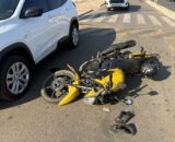 Jaru: Mototaxista fica ferido após porta de carro ser aberta no momento em que passava pela via