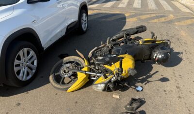 Jaru: Mototaxista fica ferido após porta de carro ser aberta no momento em que passava pela via