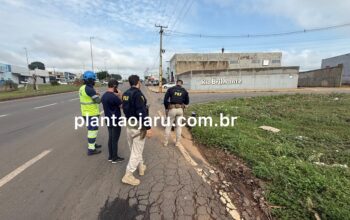 Jaru: Motociclista sofre queda na BR-364, bate a cabeça e é socorrida desorientada