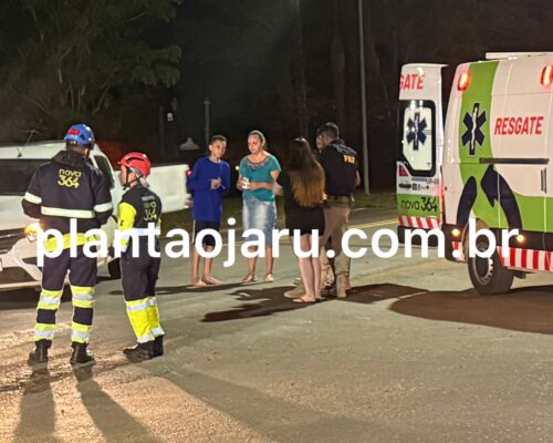 Jaru: Colisão entre motocicleta e veículo de passeio é registrada na BR-364, em frente ao Posto Rigotti