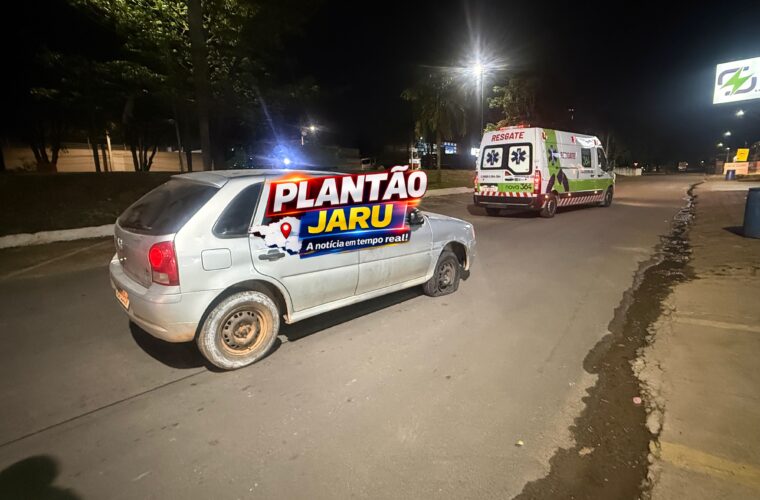 Jaru: Veículo com sinais de colisão é encontrado abandonado no meio da Avenida JK, na noite deste Sábado (10)