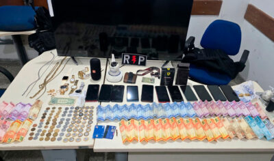 POLÍCIA MILITAR PRENDE SUSPEITO DE TRÁFICO DE DROGAS E APREENDE ENTORPECENTES, DINHEIRO E DIVERSOS OBJETOS EM JI-PARANÁ