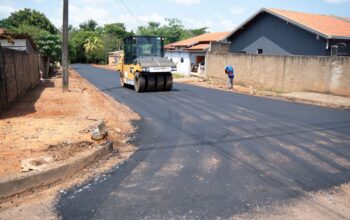 Prefeitura de Jaru contempla Setor 06 com asfaltamento das ruas Aldemir Lima Cantanhede e 1º de Maio